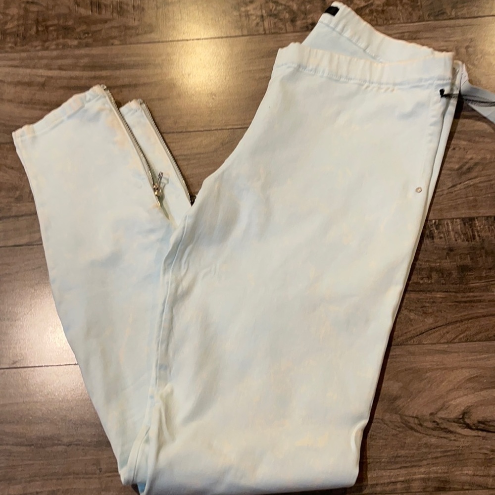 Light blue acid washed Jean legging- Joe’s!